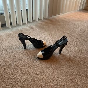 Classic Chanel Vintage Pumps